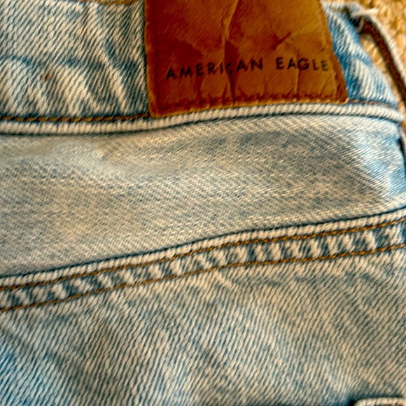 American Eagle Distressed Highest Rise Boyfriend Jean Size 2 - Picture 4 of 6